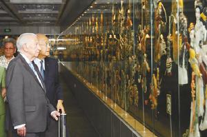 何振梁與奧林匹克紀念館