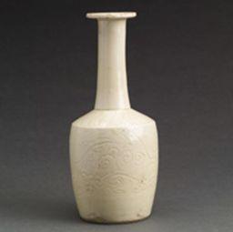 北宋白瓷刻花長頸瓶 北宋白瓷刻花長頸瓶