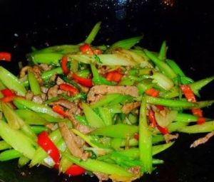 芹菜尖椒小炒