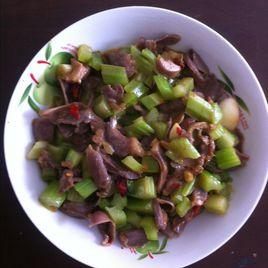 芹菜炒雞胗 芹菜炒雞胗