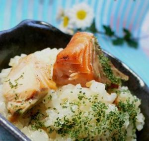 三文魚煲飯 三文魚煲飯