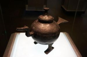 黑陶鴨形尊 黑陶鴨形尊