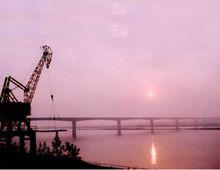 夕陽下的沙洋大橋