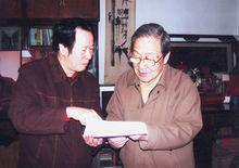 賀敬之和梅楚安親切交談