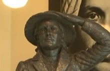 第一位登上愛麗絲島的移民艾米&middot;摩爾