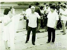 陳方千給演員說戲