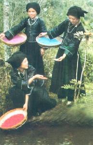 壯族姑娘製作花飯