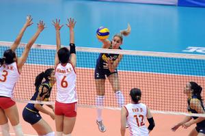 中巴戰 張曉雅和劉晏含攔網