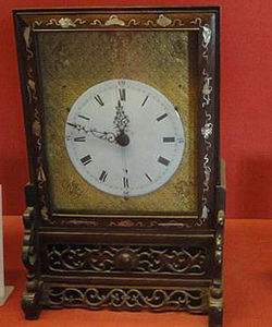 紫檀嵌螺鈿插屏鍾 紫檀嵌螺鈿插屏鍾