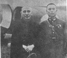 蔣公與張篤倫將軍合影