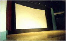 電影銀幕：寬銀幕架及提升機（遮幅式、普通式）寬銀幕架是多功能劇場、影劇院必備的舞台機械設備。