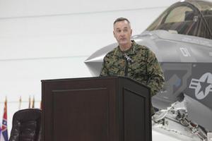海軍陸戰隊上將約鄧福德出席F-35B下線儀式