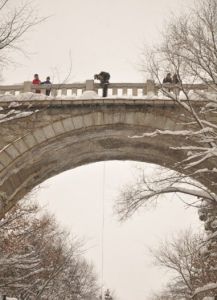 男青年轉過身來準備速降[1]男青年轉過身來準備速降