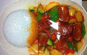 土豆燒排骨蓋飯