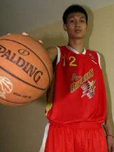 2米12的許鍾豪是八一未來內線的希望