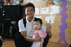 曉東深得小朋友喜愛