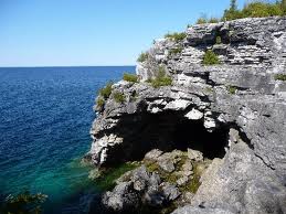 一個叫做Grotto的地方也是當地人的樂趣所在，是一個海邊的巨大洞穴。