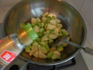 桃仁爆絲瓜 桃仁爆絲瓜