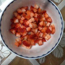 草莓顆粒優酪乳