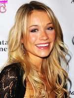 卡特里娜·寶登（飾演）Mia