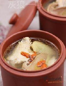 松茸煲土雞湯 松茸煲土雞湯