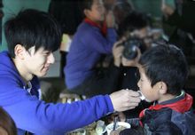 張傑探訪受資助孩子