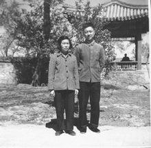 彭梅魁（左）