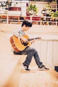 王雲峰[獨立音樂人（肉橘子樂隊主唱）]