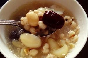 蓮子紅棗燉豬腸 蓮子紅棗燉豬腸