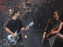 mikeshinoda演唱時的照片