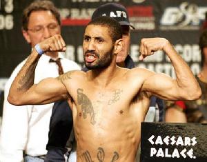 克拉雷斯[世界輕量級拳擊選手]