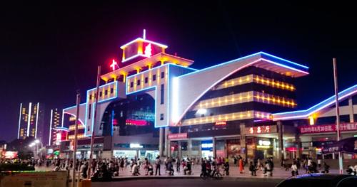 夜晚的十堰站