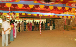 美赫巴巴愛者在永恆日朝聖美赫巴巴三摩地