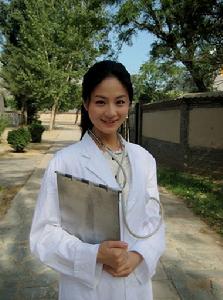 醫生裝扮的葉青青