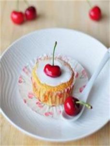 櫻桃優酪乳小蛋糕 櫻桃優酪乳小蛋糕