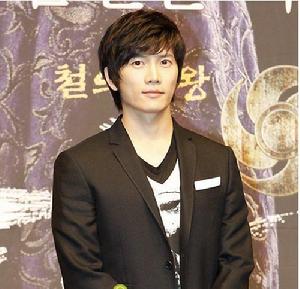 發布會上的池城