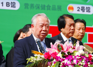 衛生部原副部長曹澤毅致開幕詞