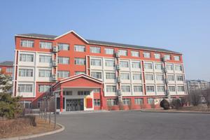 鞍山華育高中 鞍山華育高中