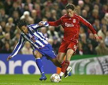 布魯諾·阿爾維斯在球場上的照片