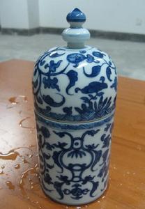 康熙青花纏枝花卉筒形蓋罐