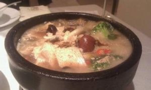 豆腐煲湖蟹菌菇 豆腐煲湖蟹菌菇