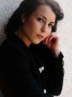 勞米·拉佩斯（飾演）Madam Simza Heron