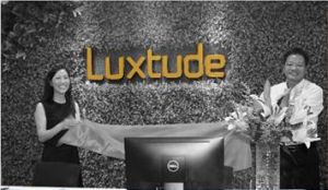 為了夢想，毅然辭職的SKY（右一）重新創立Luxtude鹿途品牌