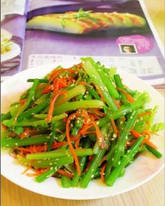 芝麻拌芹菜 芝麻拌芹菜