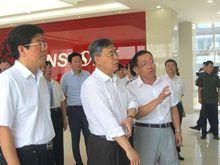 山東省委副書記、省長與董事長郎光輝先生