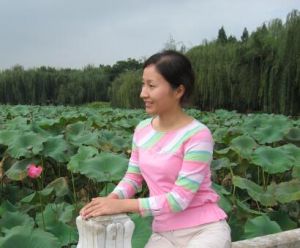 主持人石瑾生活照