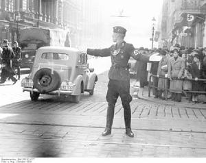 1939年在波蘭波茲南指揮交通的NSAK團員