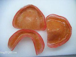 基托[可摘義齒的主要組成部分]