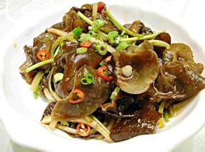 猴頭菇木耳煮雞 猴頭菇木耳煮雞