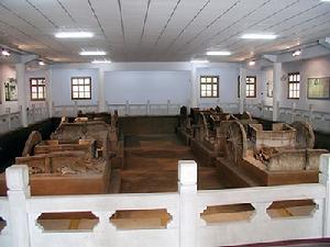 殷墟車馬坑——中國古代最早的車馬實物和道路遺蹟。